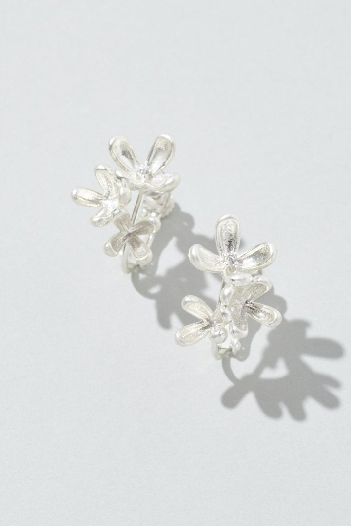ブルーミング ミニ フラワー イヤリング