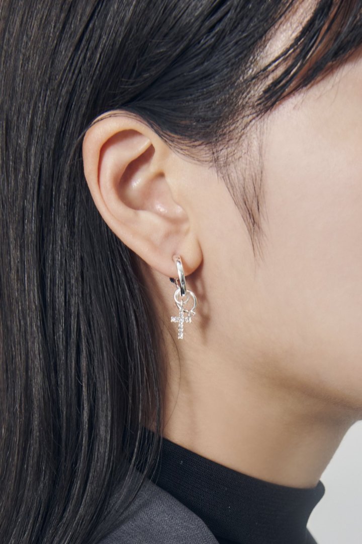 ビジュー × クロスモチーフ チャーム イヤリング