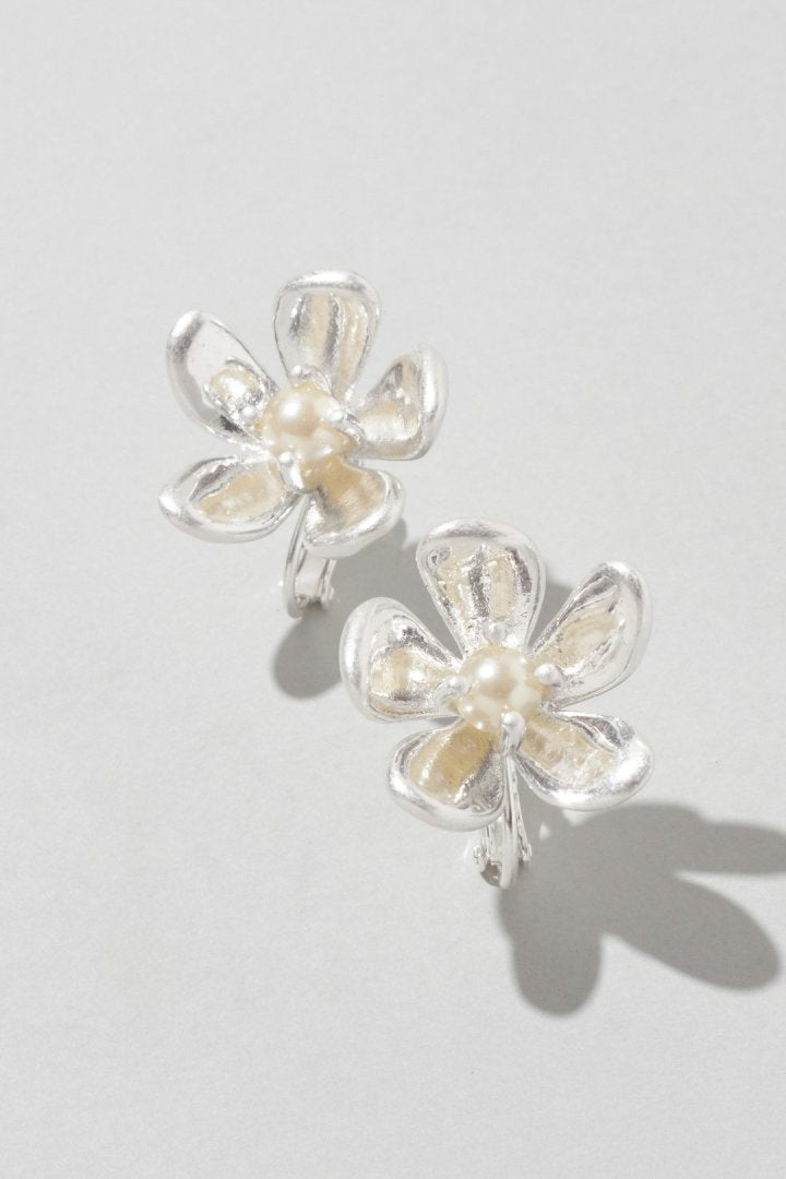 メタル フラワー × パール イヤリング