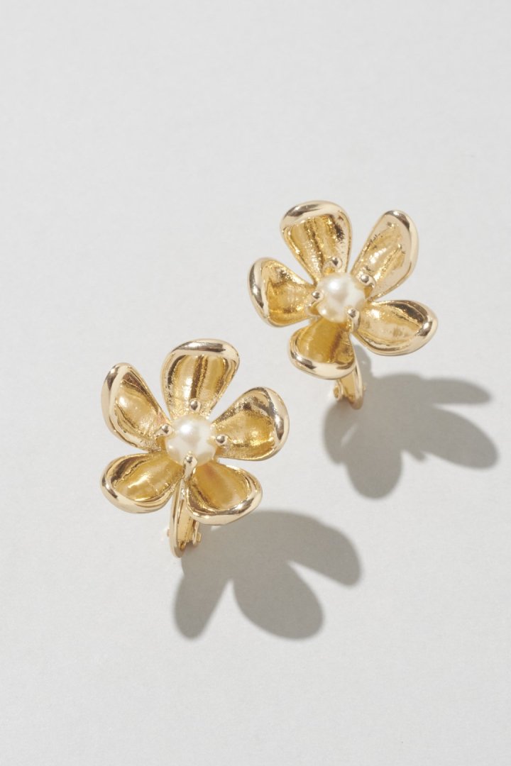 メタル フラワー × パール イヤリング