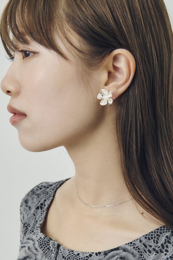 メタル フラワー × パール イヤリング