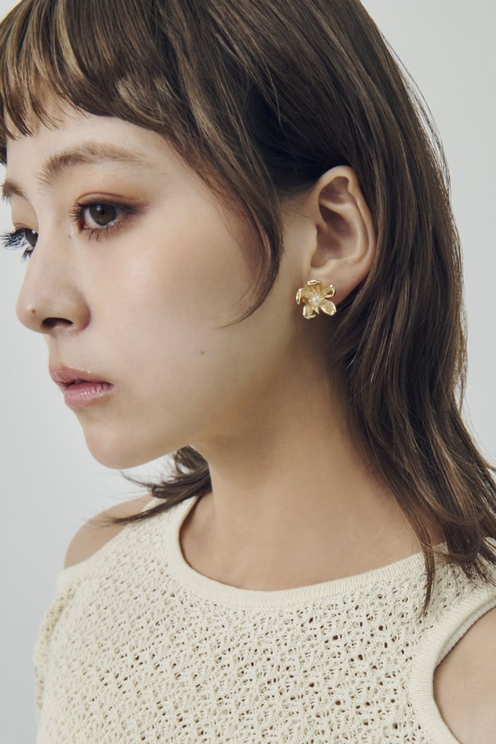 メタル フラワー × パール イヤリング