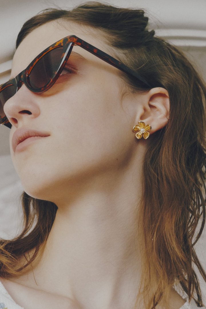 メタル フラワー × パール イヤリング