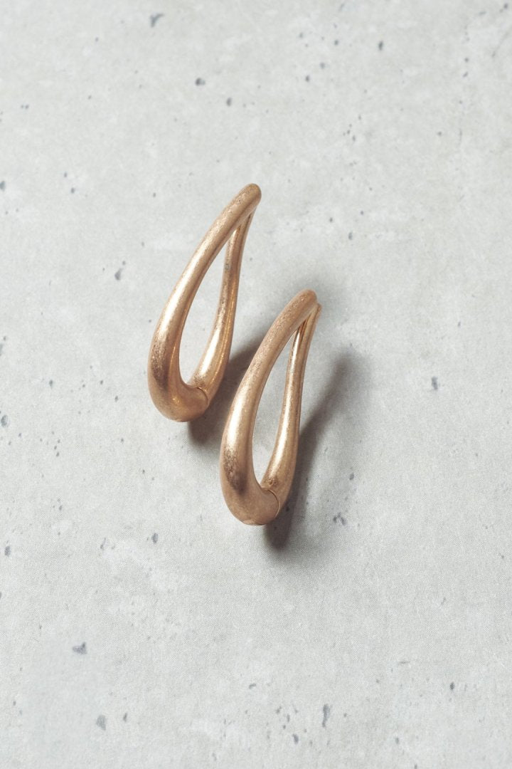 ニュアンス オーバル フープ ワンタッチ イヤリング
