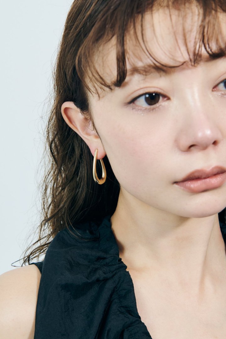 ニュアンス オーバル フープ ワンタッチ イヤリング