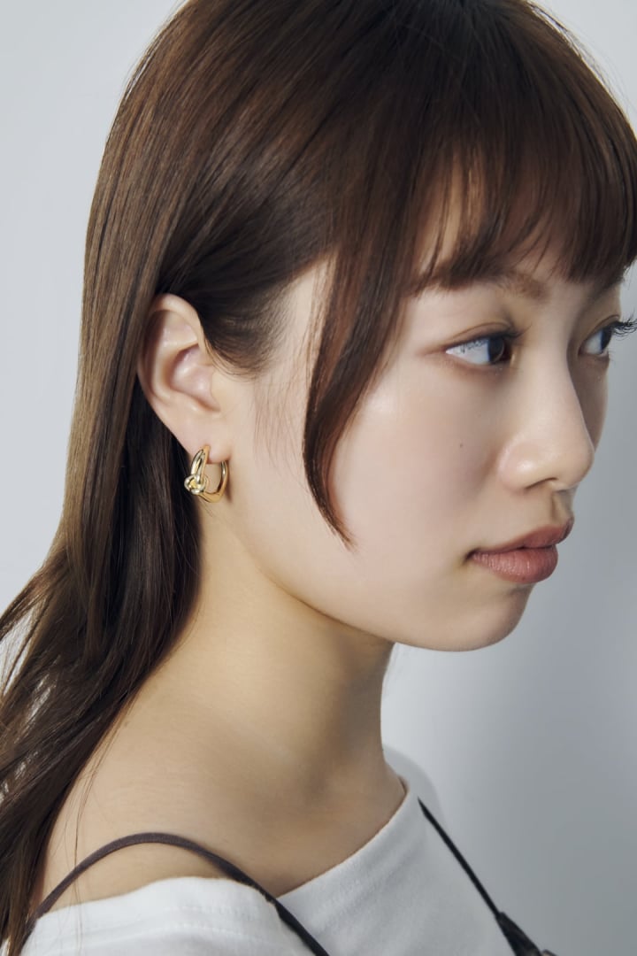 ニュアンス ノット フープ ワンタッチ イヤリング