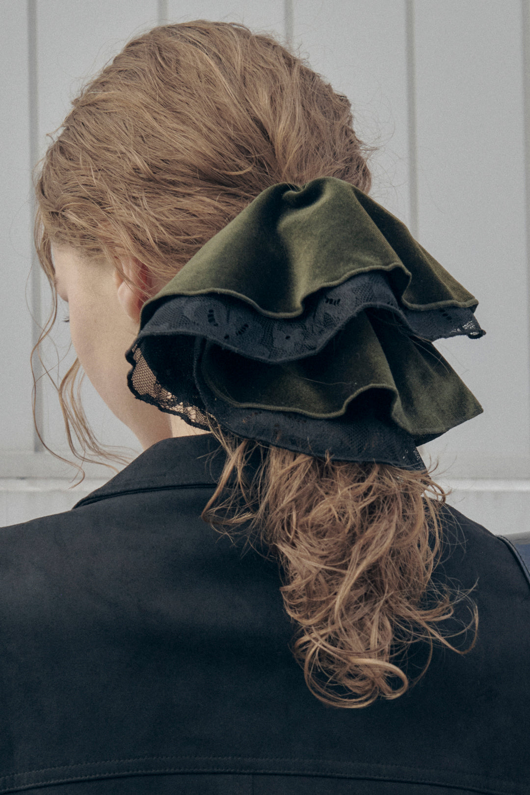 ベロア × レース サーキュラー シュシュ