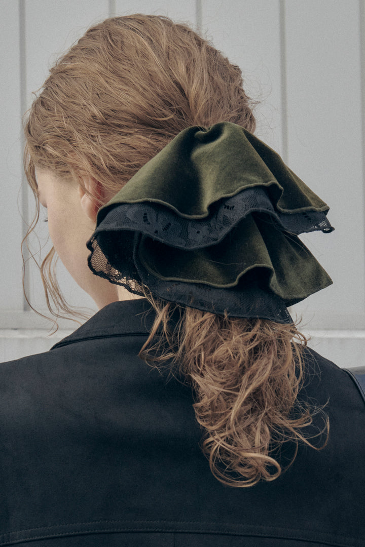 ベロア × レース サーキュラー シュシュ