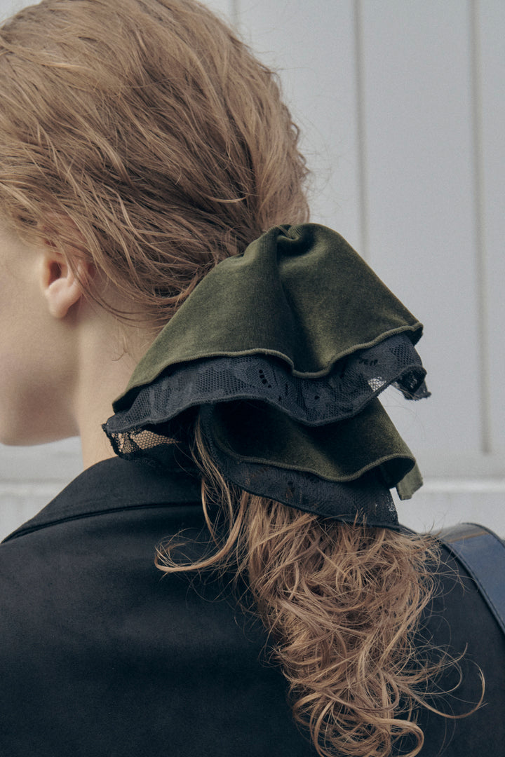 ベロア × レース サーキュラー シュシュ