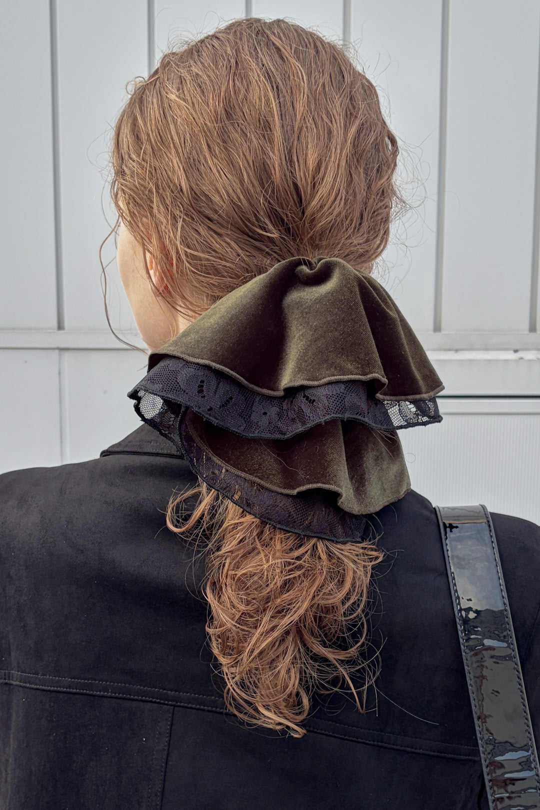 ベロア × レース サーキュラー シュシュ