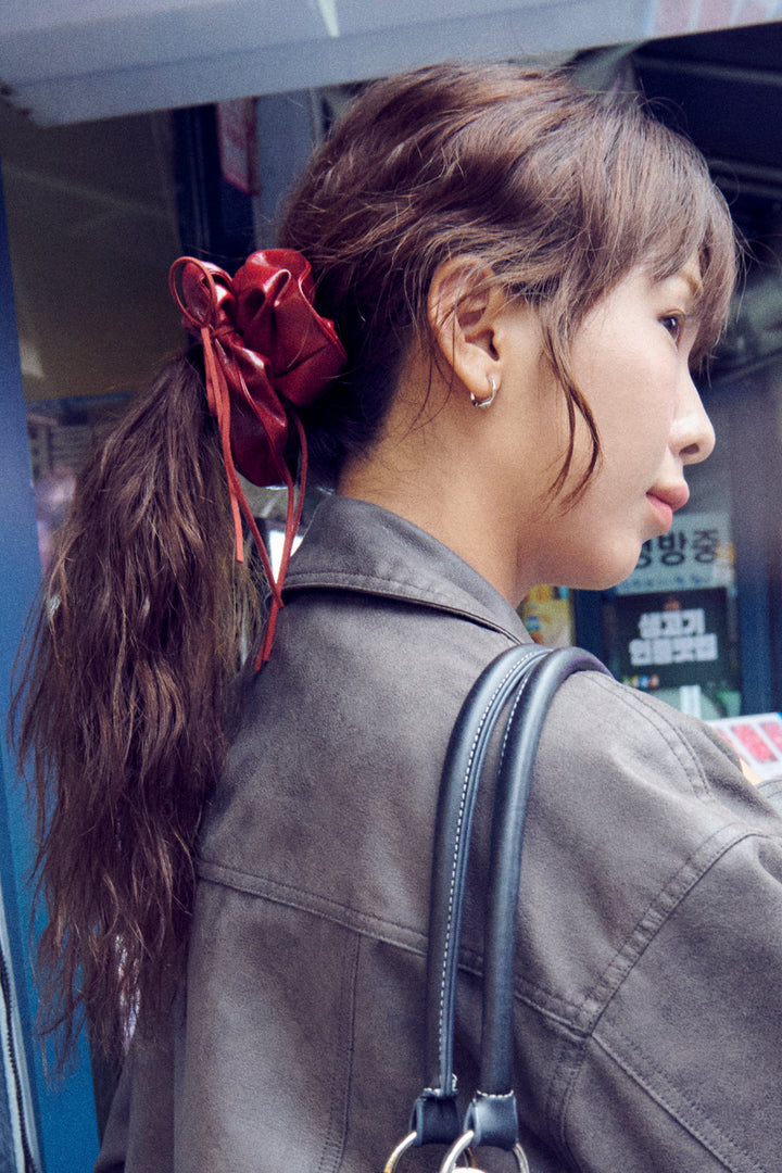 リボン ハング レザー タッチ ビッグ シュシュ【KOREA SNAP】