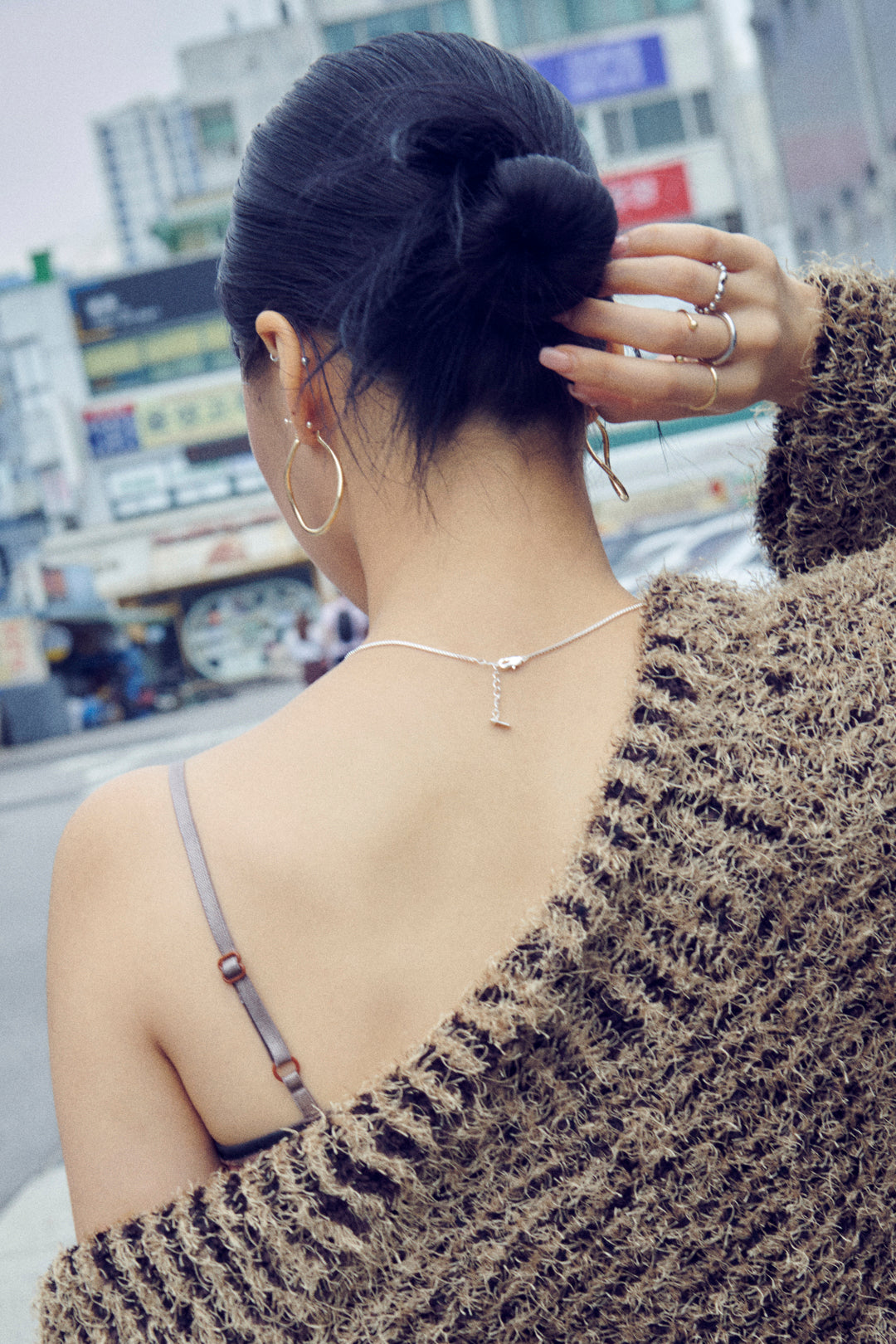 カーヴィー ライン ワイド フープ ピアス【KOREA SNAP】