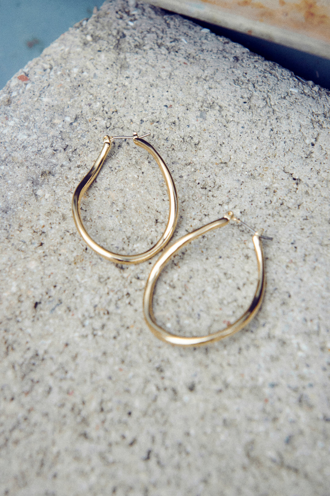 カーヴィー ライン ワイド フープ ピアス【KOREA SNAP】