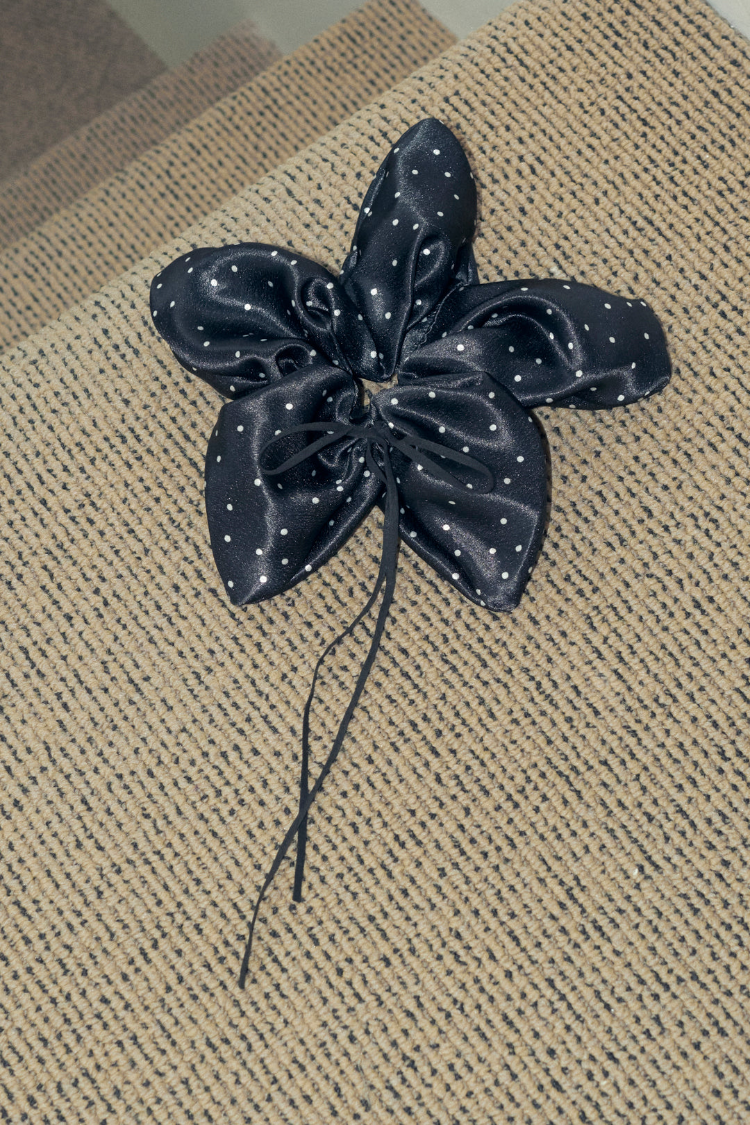 男前bigシュシュ✨ フラワー シェイプ ビッグ シュシュ – GOLDY Onlinestore