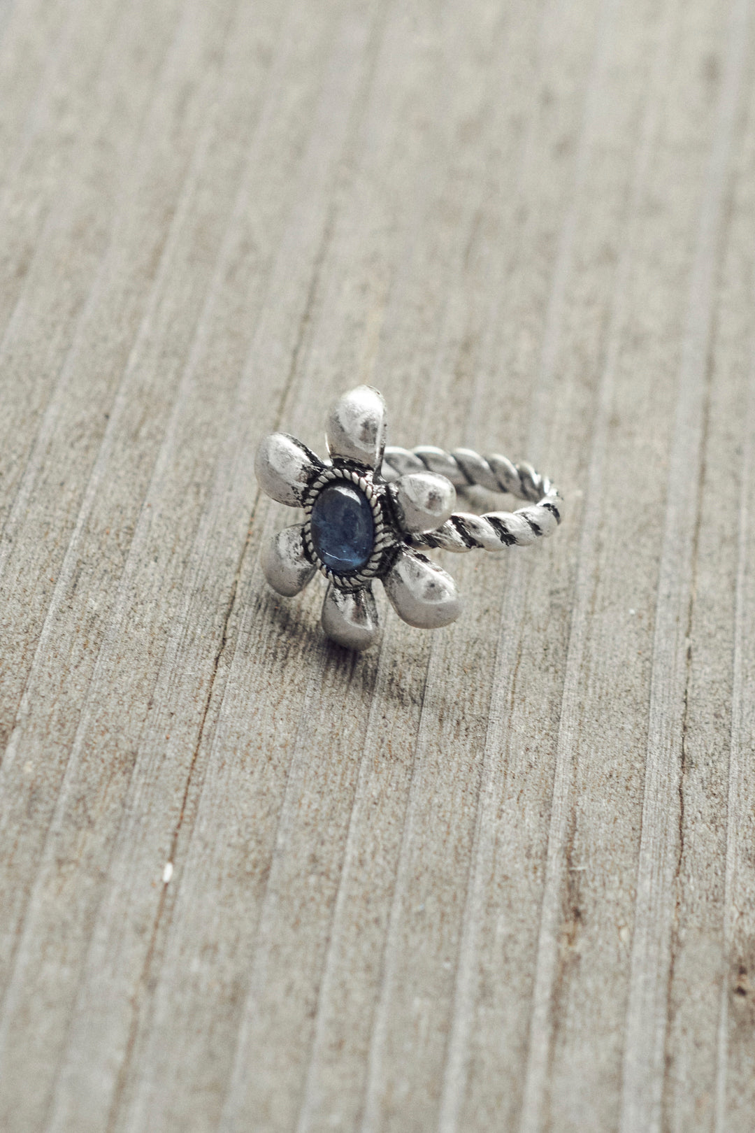 アンティークレトロリング ゴールド 花 フラワー ラインストーン 繊細 芸術① レトロ カラー ストーン フラワー リング – GOLDY Onlinestore