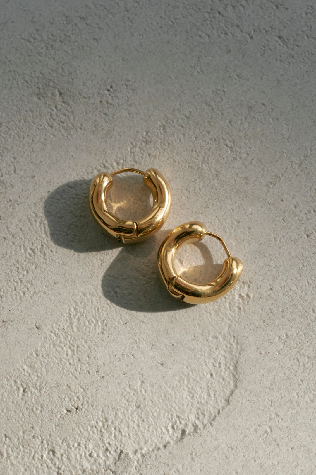 goen tokyo Spiral tiny ribbon gold ピアス