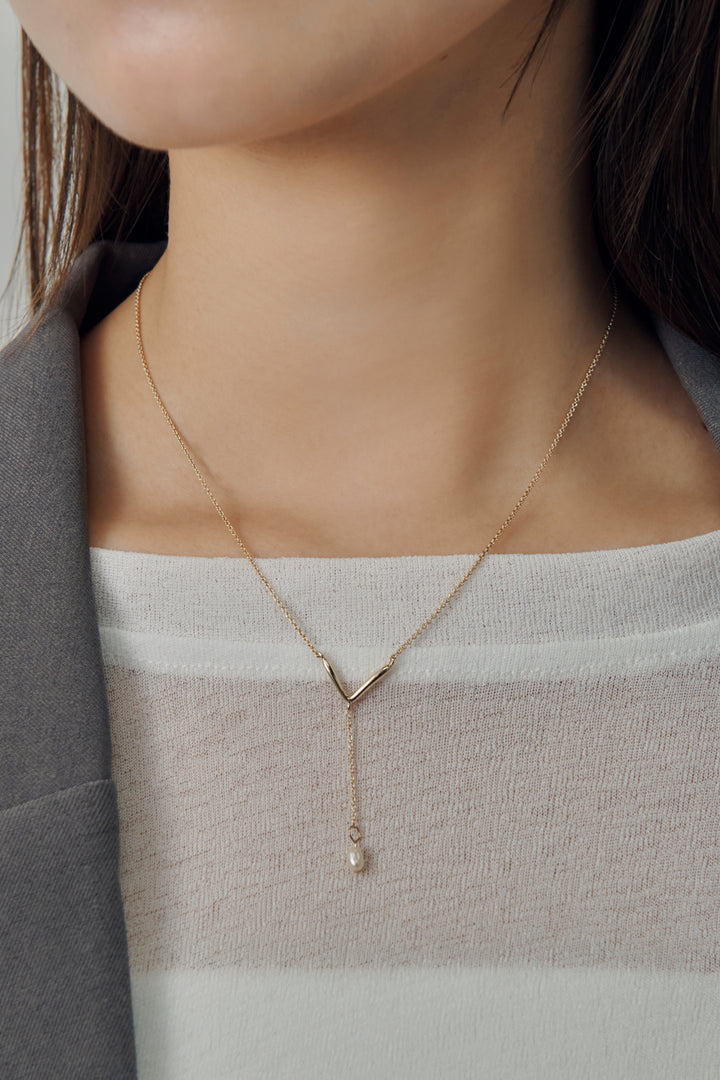 "Y"シェイプ ミニマム ウォーターパール ネックレス