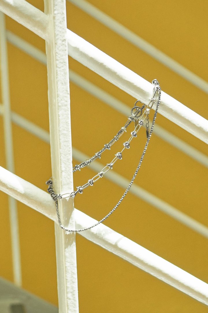 18Kレトロモダンロープノットホロウラブノットラインネックレス鎖骨