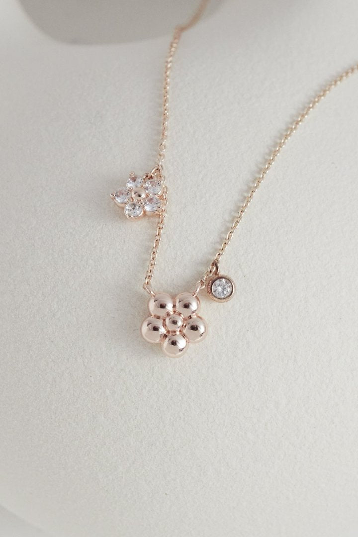 キュービックジルコニア × メタル フラワー ネックレス – GOLDY