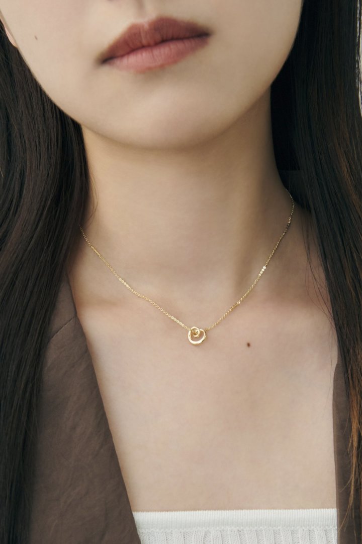 マイクロ チャーム スパイラル ネックレス