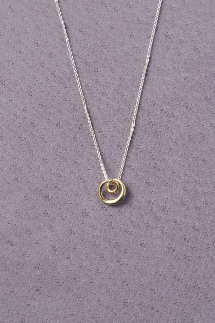 マイクロ チャーム スパイラル ネックレス