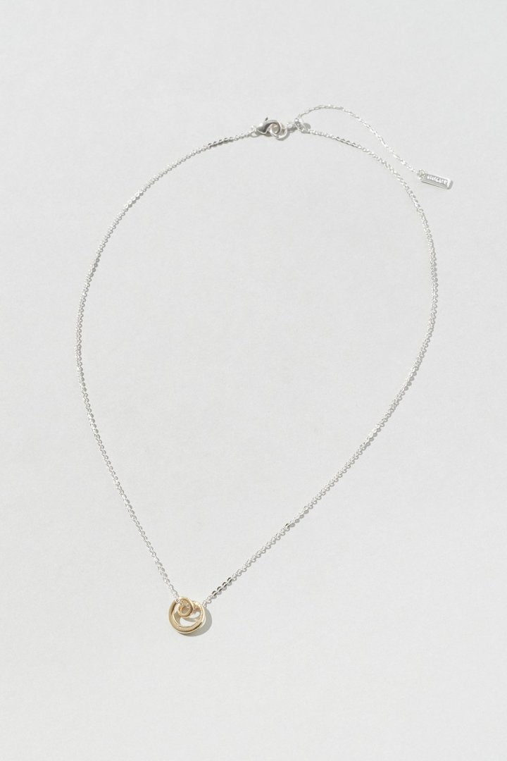 マイクロ チャーム スパイラル ネックレス