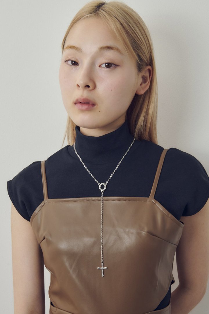 ヴィンテージ レタリング × クロス Y シェイプ ネックレス – GOLDY