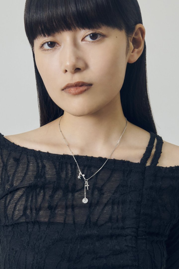 スクリブル モチーフ ネックレス