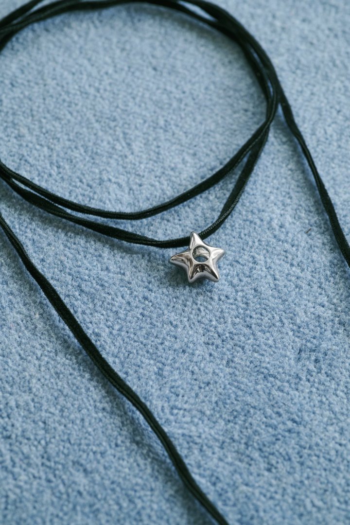 ジグリー メタル スター ベルベット タイ ネックレス