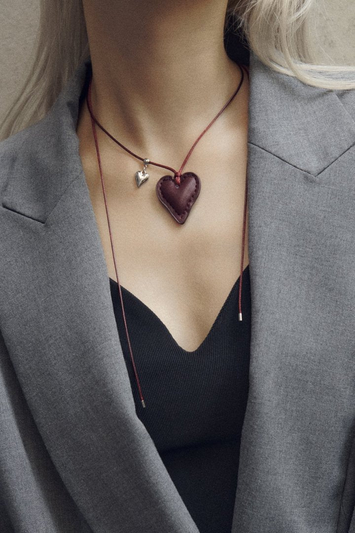 レザー タッチ ハート ネックレス