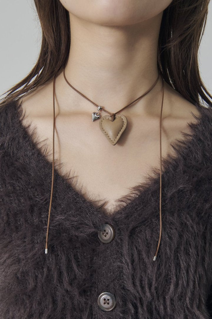 レザー タッチ ハート ネックレス