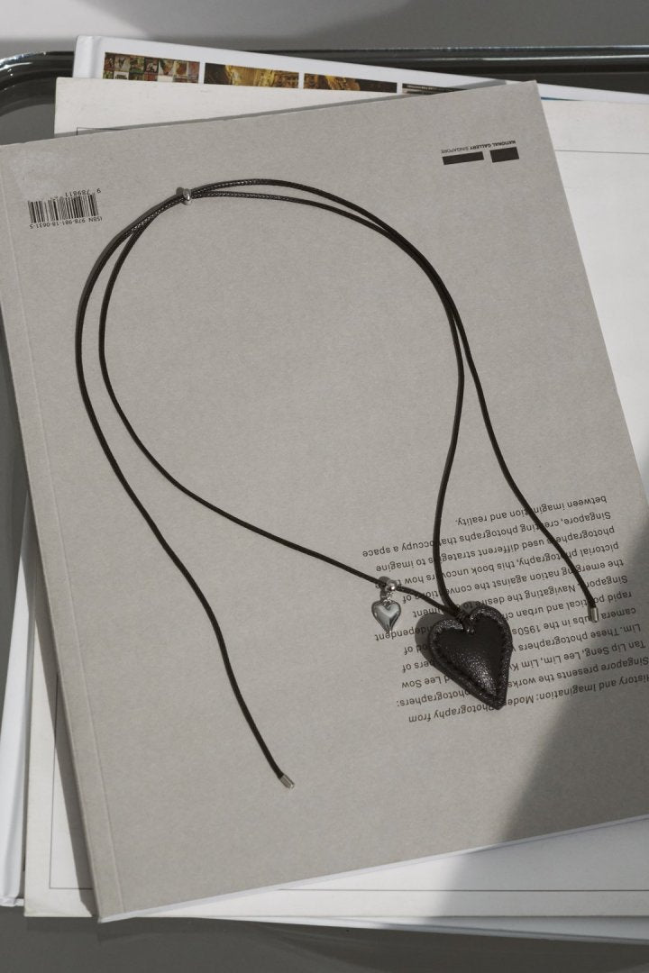 レザー タッチ ハート ネックレス