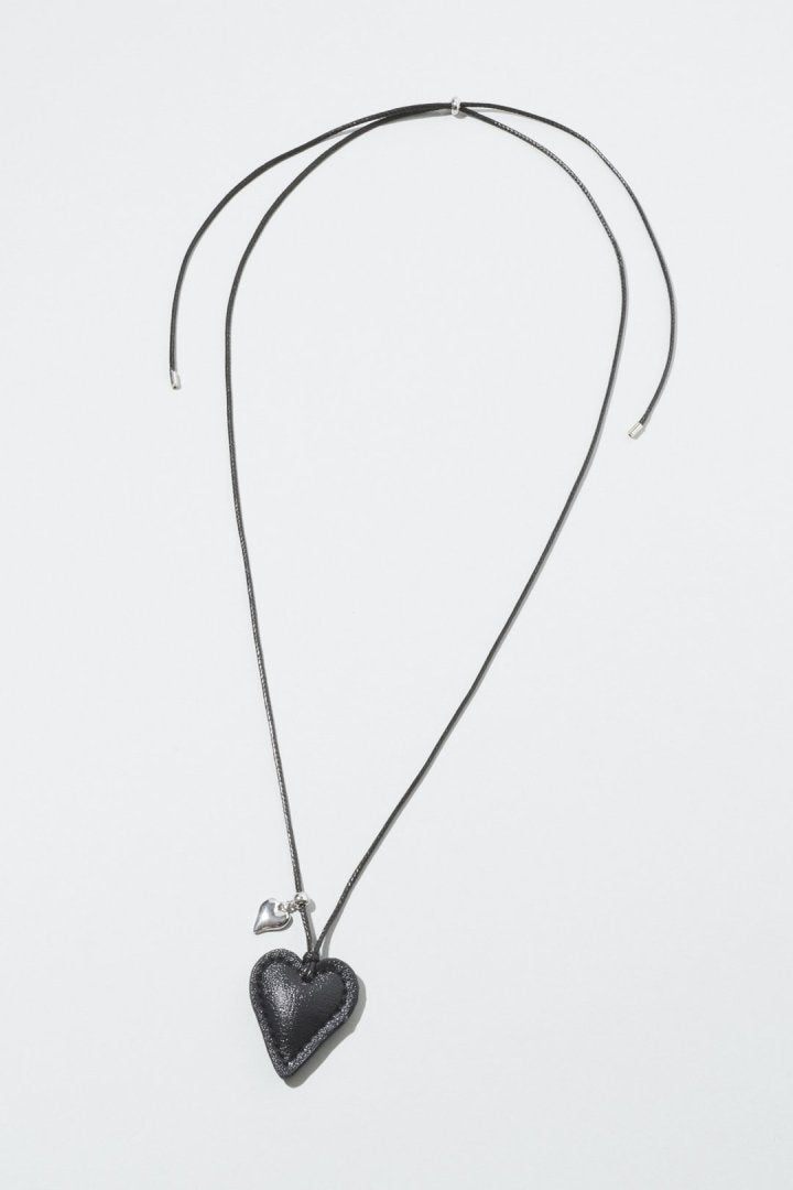 レザー タッチ ハート ネックレス