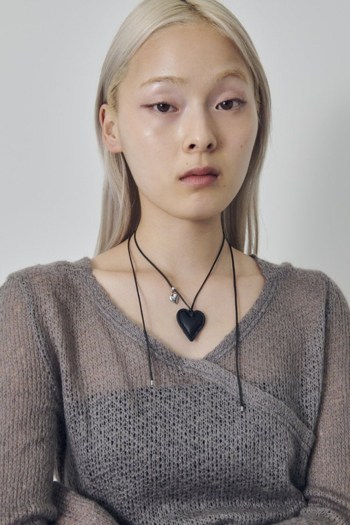 レザー タッチ ハート ネックレス