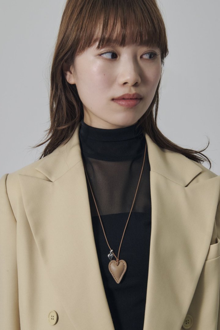 レザー タッチ ハート ネックレス