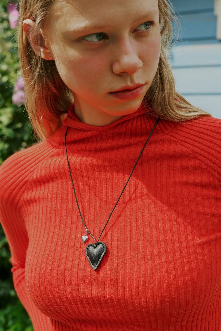 レザー タッチ ハート ネックレス