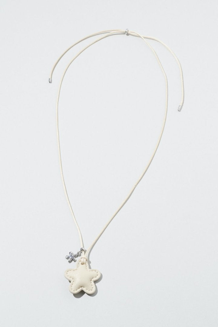 レザー タッチ フラワー ネックレス – GOLDY Onlinestore