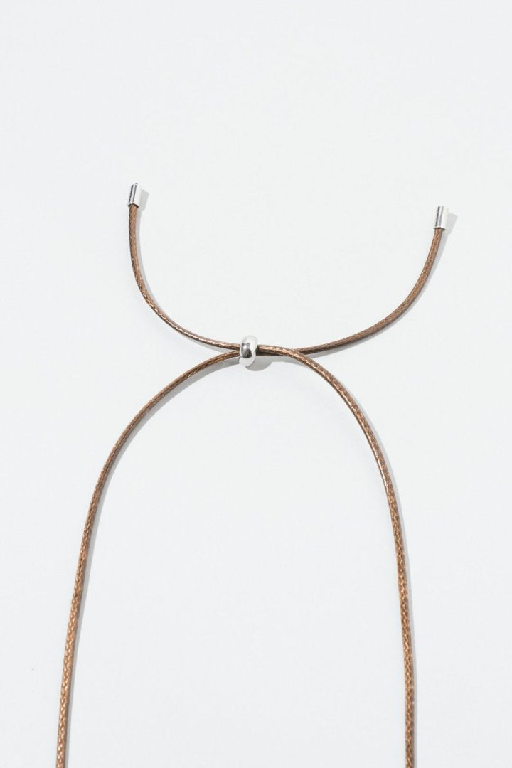 レザー タッチ フラワー ネックレス