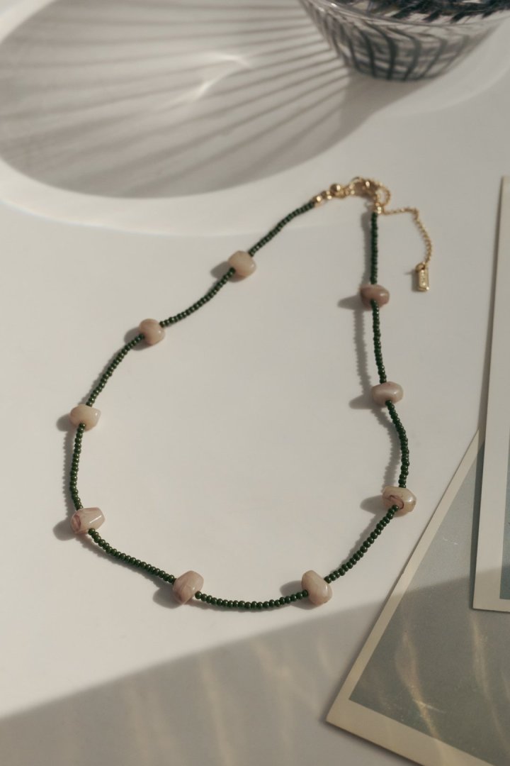 アソートメント バイカラー ビーズ チョーカー