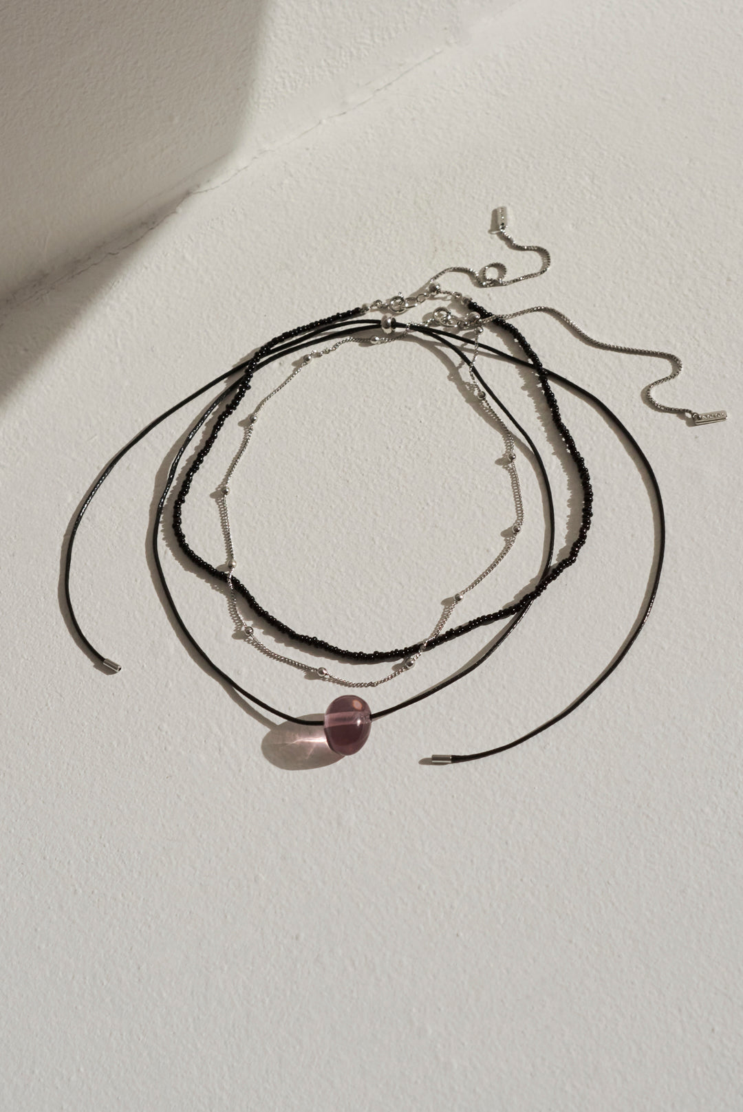 ブラック スレッド レイヤード ビーズ チョーカー