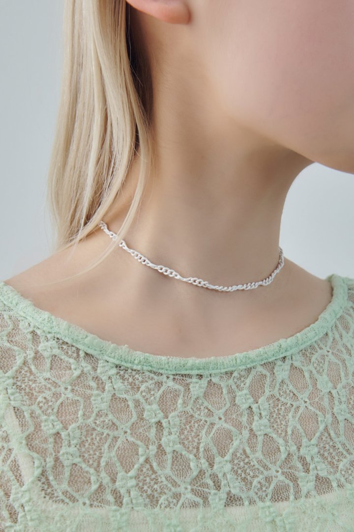 ツイスト チェーン チョーカー