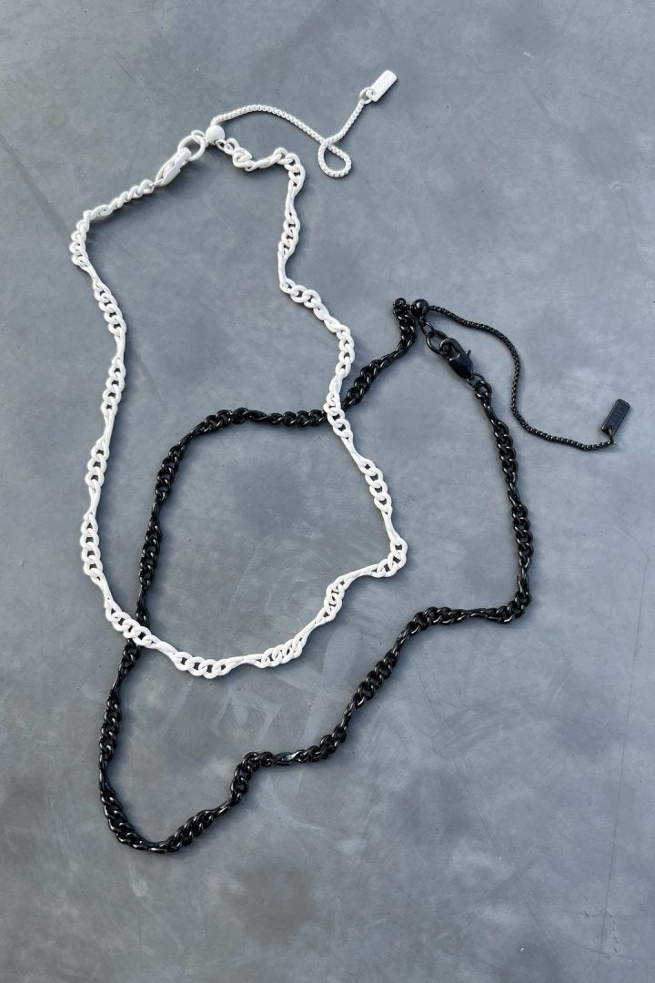 ツイスト チェーン チョーカー