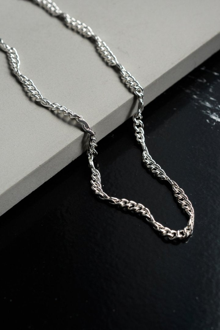 ツイスト チェーン チョーカー