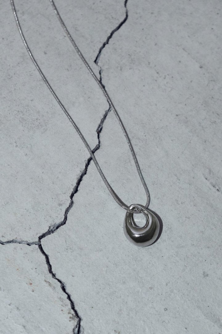 プランプ ドロップ ステンレス ネックレス