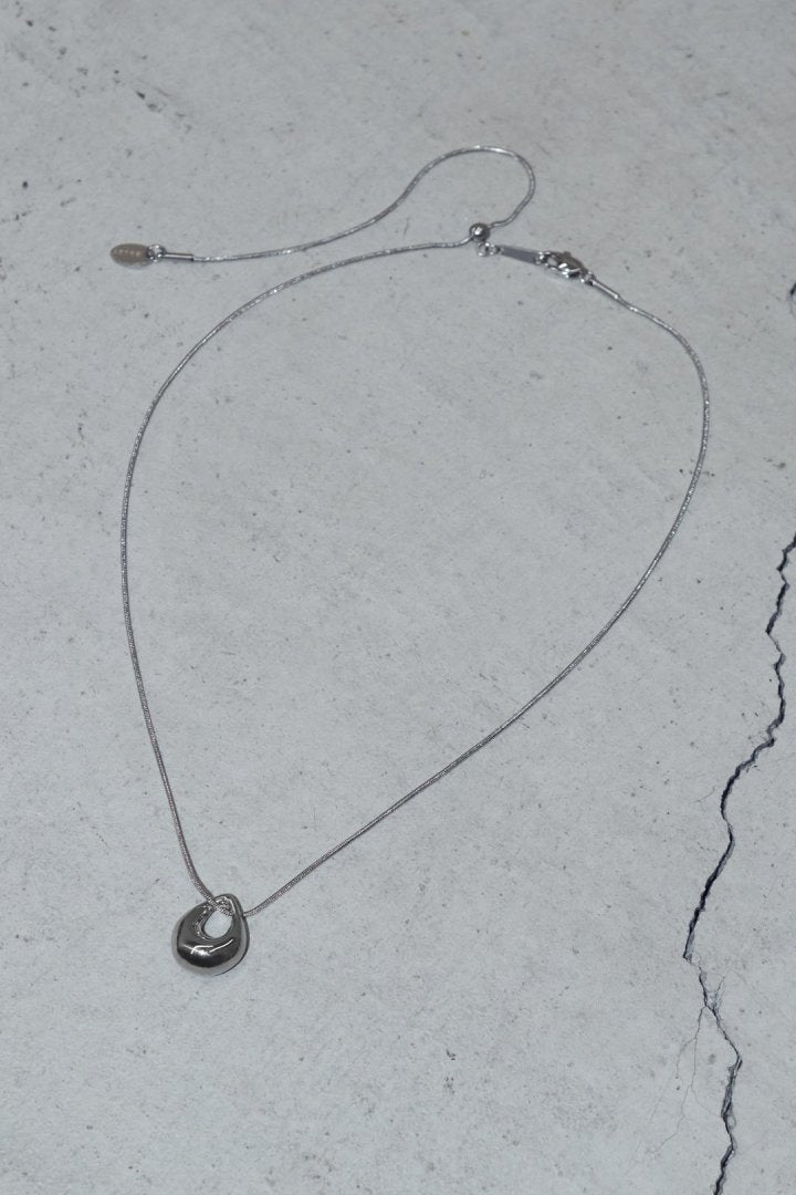 プランプ ドロップ ステンレス ネックレス