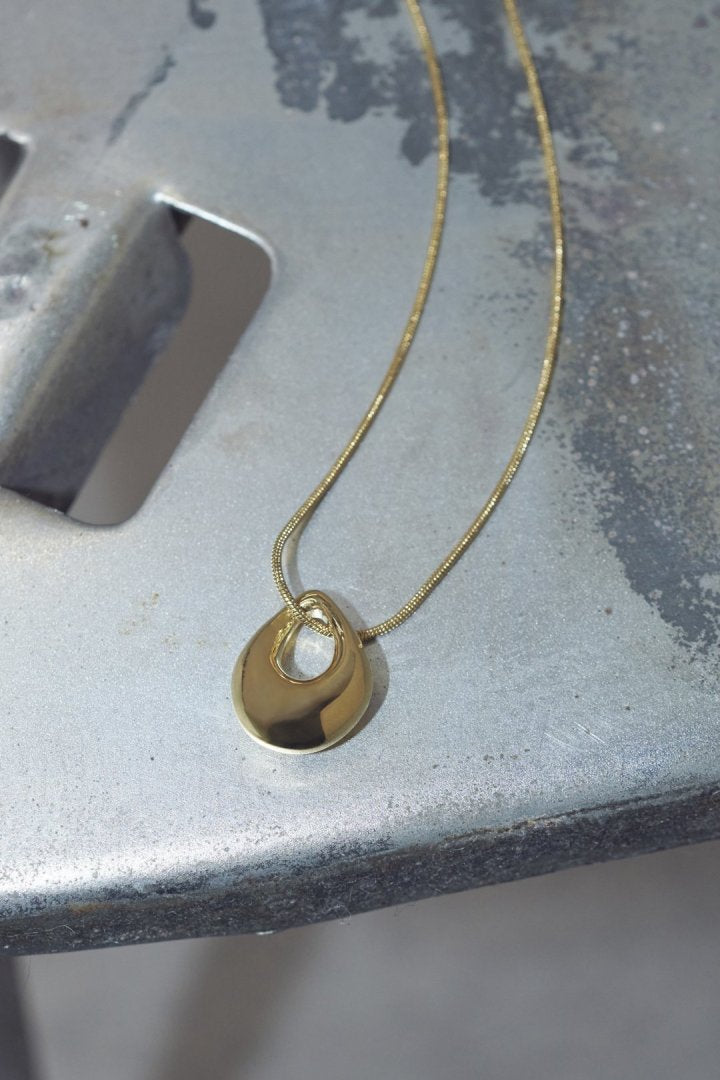 プランプ ドロップ ステンレス ネックレス