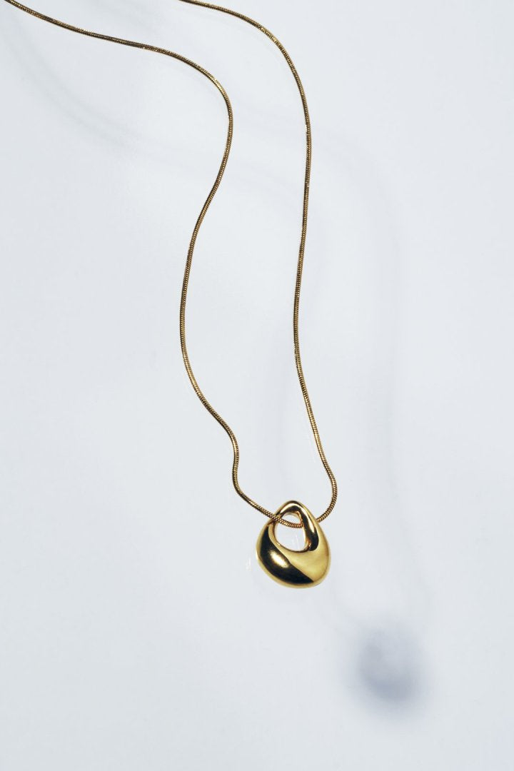 プランプ ドロップ ステンレス ネックレス