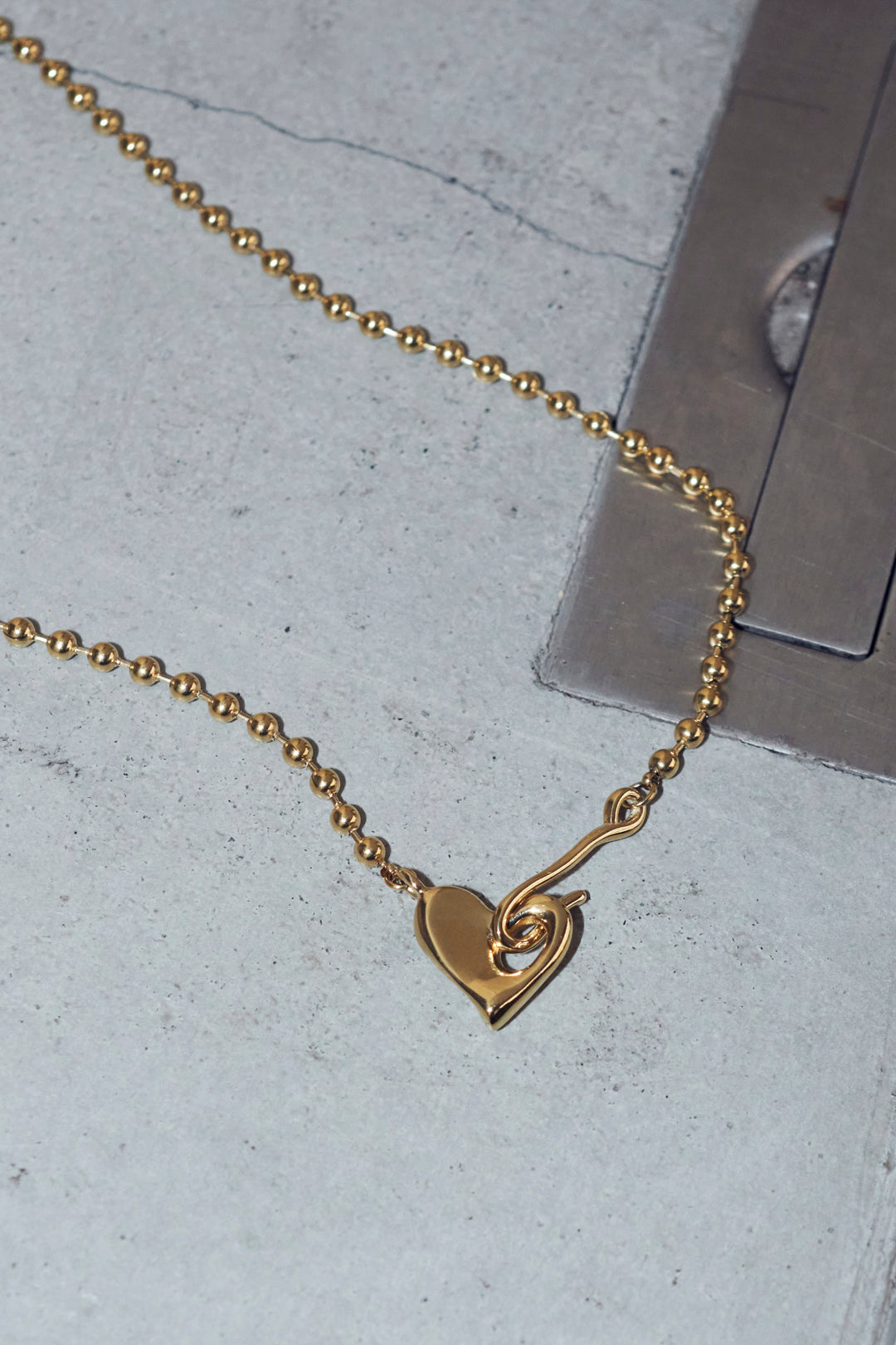 ハート フック × ボール チェーン ステンレス ネックレス – GOLDY