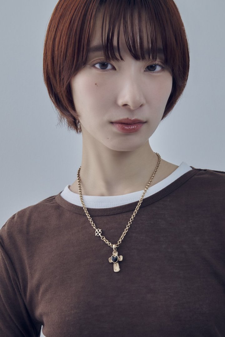 ヴィンテージ ハート エンベッド クロス ネックレス