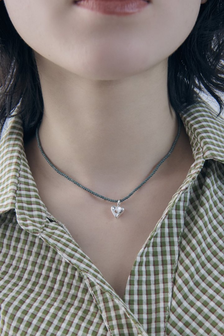 ビーズ × メタル ハート ネックレス